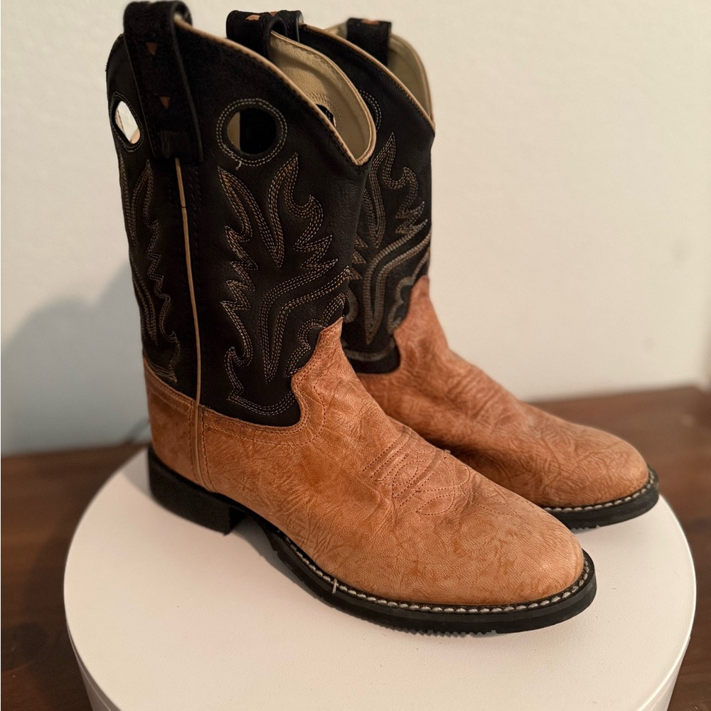 Old West Tan and Black Leather Cowboy Boots - Picture 2 of 8